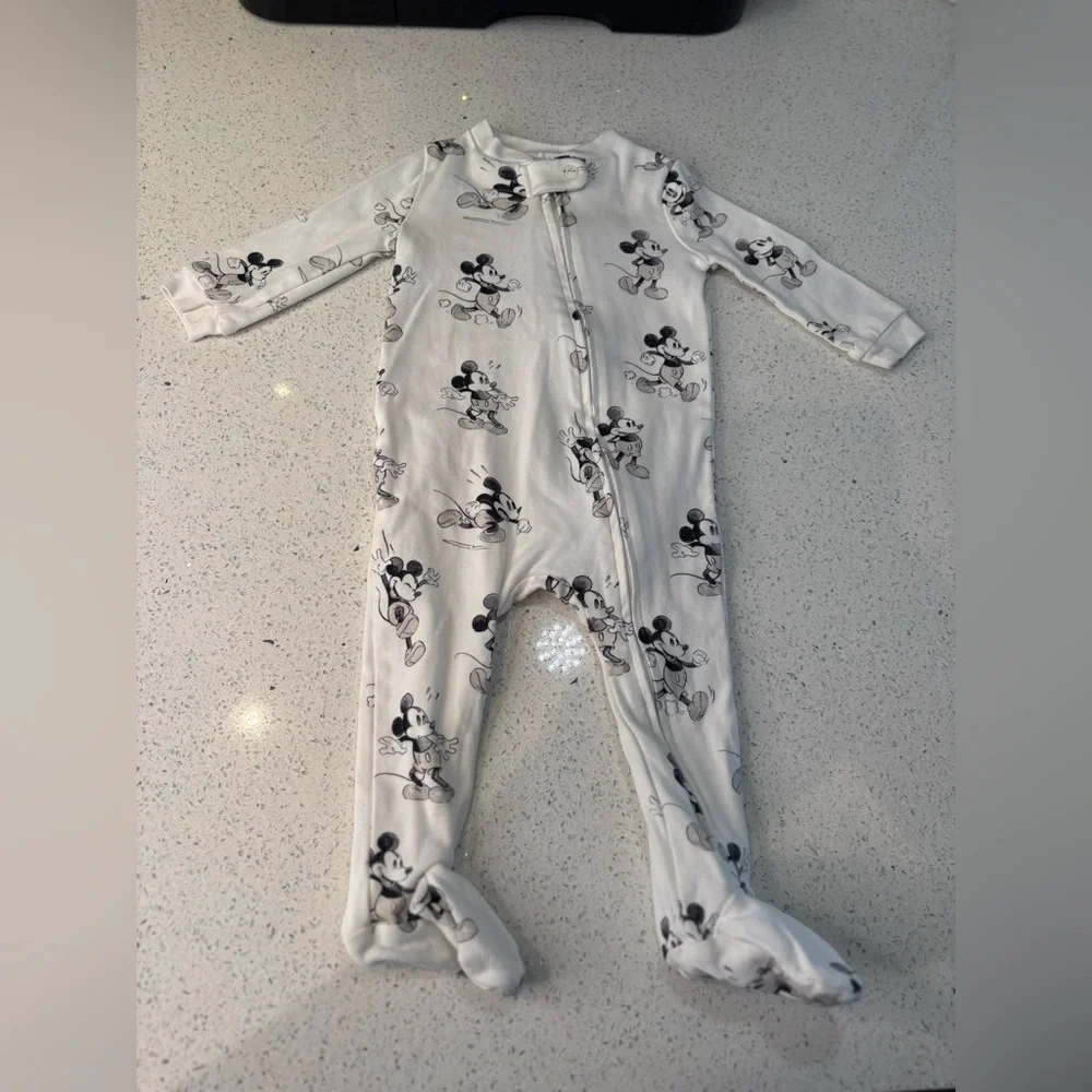 High-End 6–12M Baby Bundle | Patagonia, Roots, PBK Disney, Whistle & Flute, Zara - Picture 6 of 14
